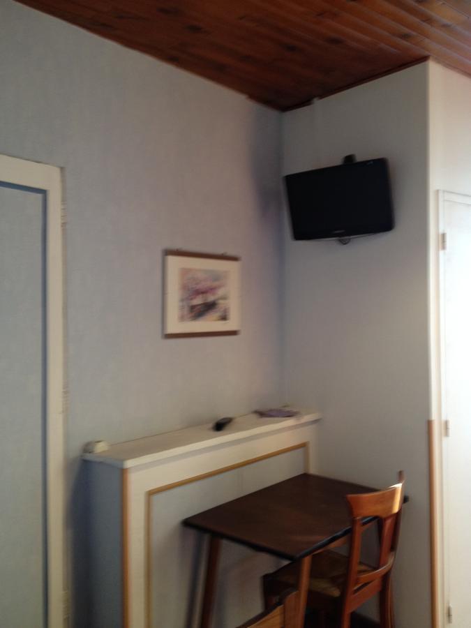 Bar Hotel De La Place Mezel Εξωτερικό φωτογραφία