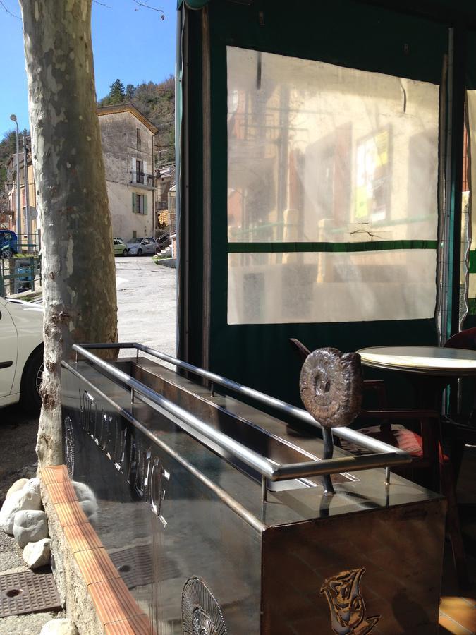 Bar Hotel De La Place Mezel Εξωτερικό φωτογραφία